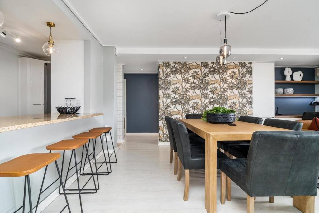 Styled Top Floor Apartment, With Back-Up Power Cape Town Luaran gambar